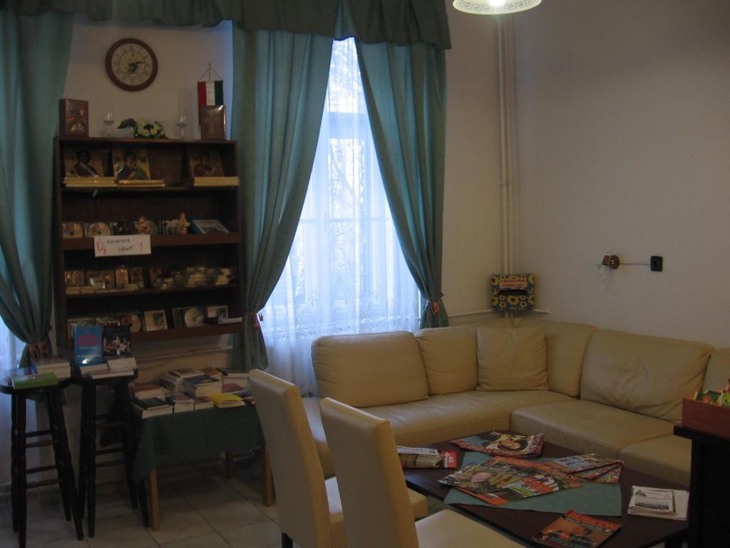Mater Salvatoris House Hotel Gödöllő Екстериор снимка